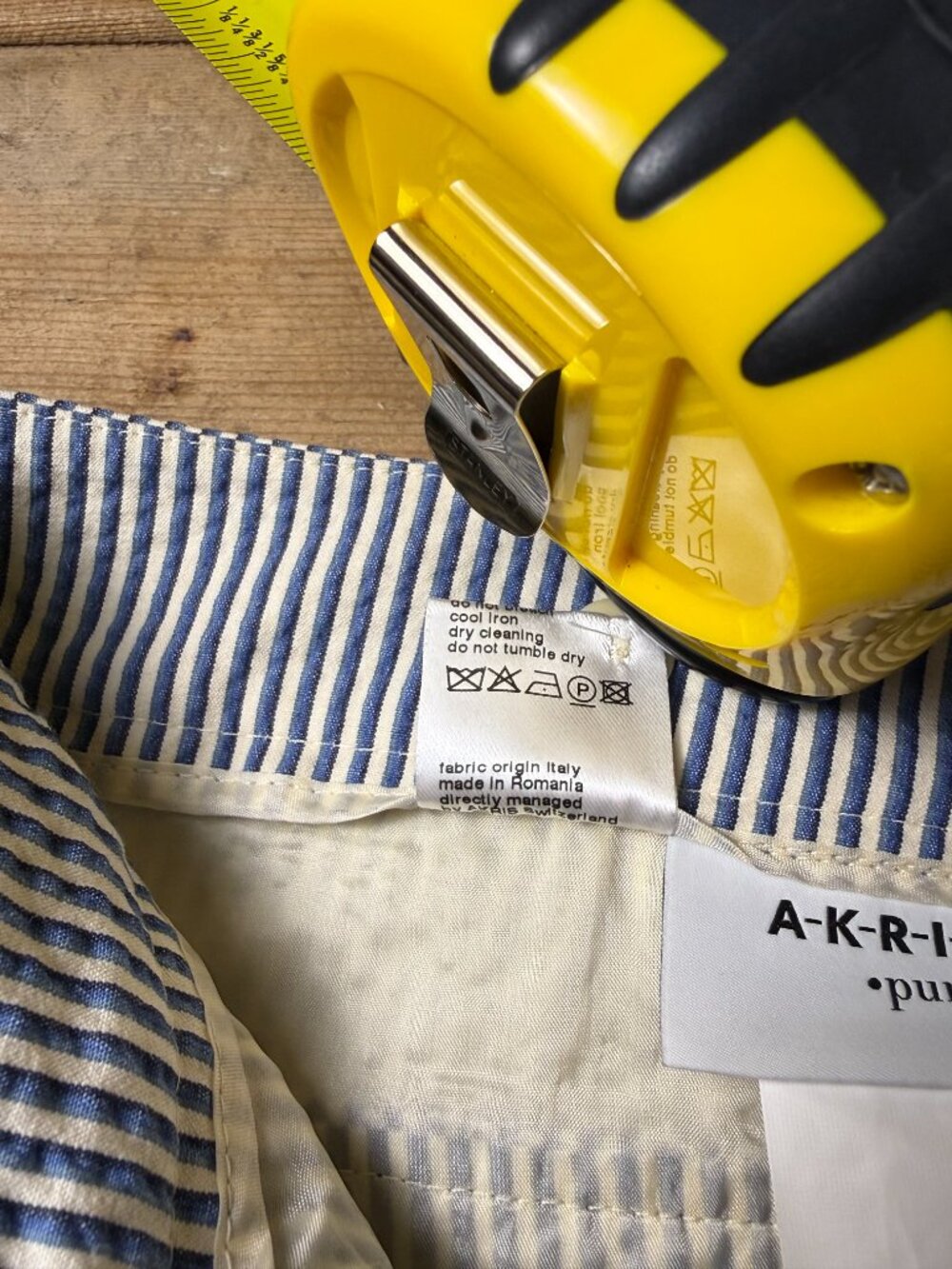 Akris Punto | Size 8 | Frankie Stretch Seersucker Pants in Cream and Navy - Picture 8 of 12